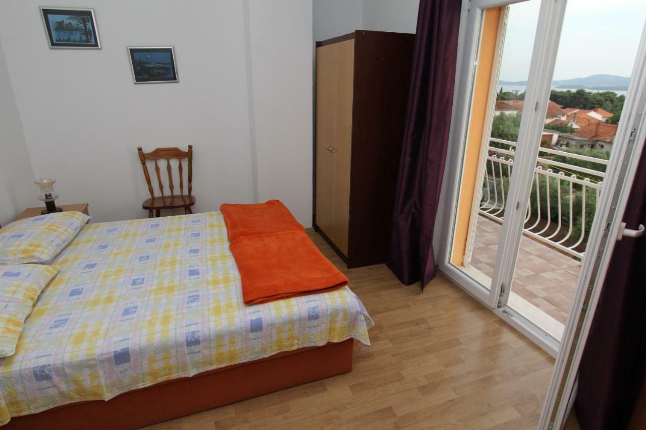 Apartmani Nado Majica Sveti Filip i Jakov Exterior photo